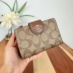 NWT Coach Medium Corner‎ Zip Wallet In Signature Canvas